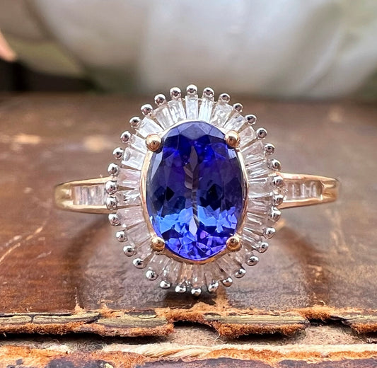Anello vintage a margherita con tanzanite e diamanti baguette in oro giallo