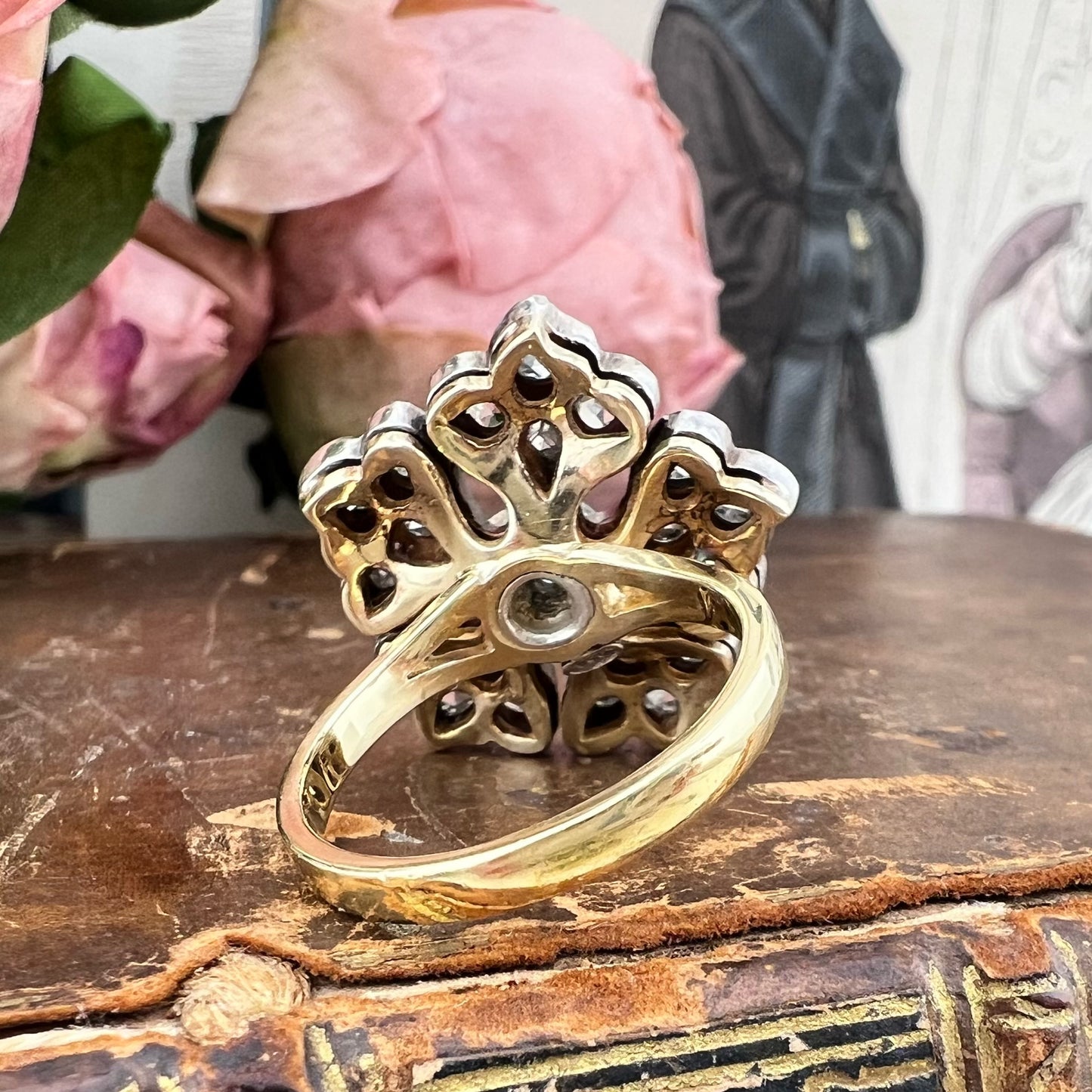 Anello vintage a grande fiore in oro 18k con diamanti taglio rosa e brillante