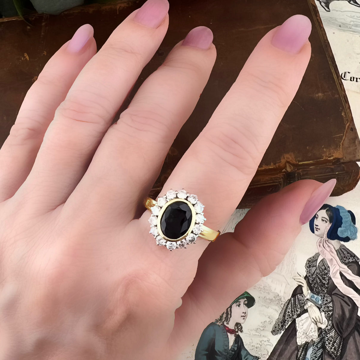 Anello Margherita con Zaffiro Naturale e Diamanti | Italia, anni ’50-’60