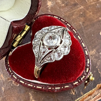 Anello in oro giallo e bianco 18 ct e diamanti Italia c. 1930