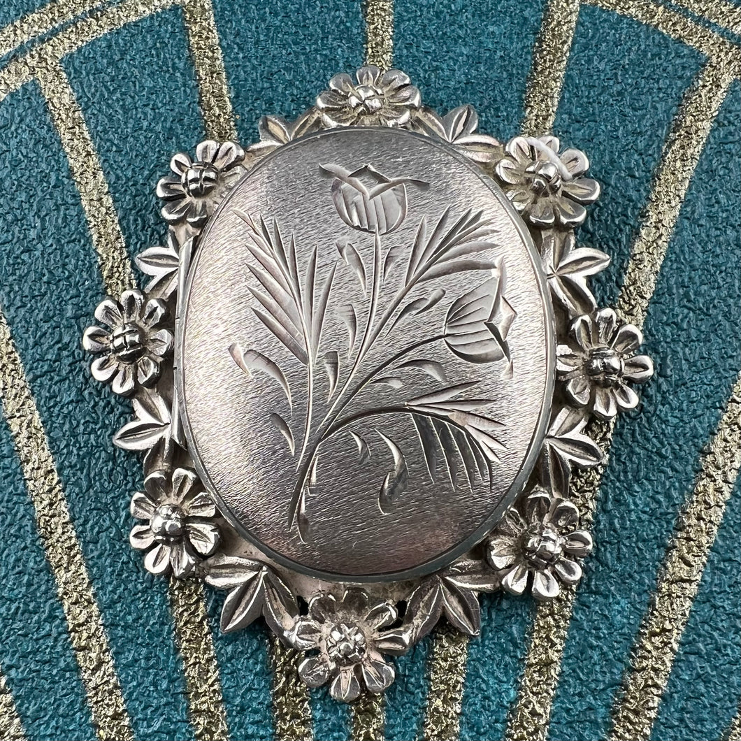 Grande locket vintage in argento inciso a mano