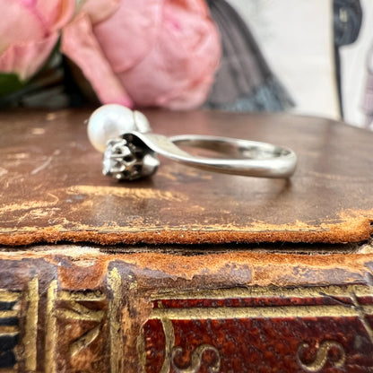 Anello toi et moi con perla e diamante, oro 18k e perla. Anni ‘50