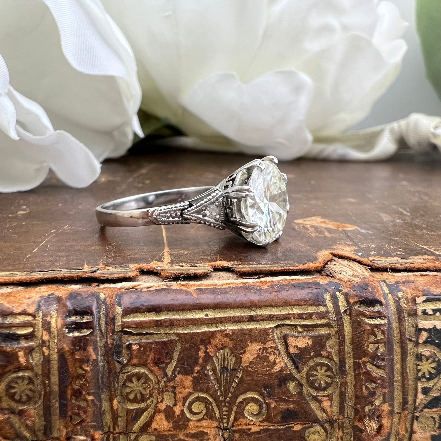 Anello solitario primi ‘900 in platino con diamante 2.70 ct certificato IGI/HRD – Gioiello antico originale