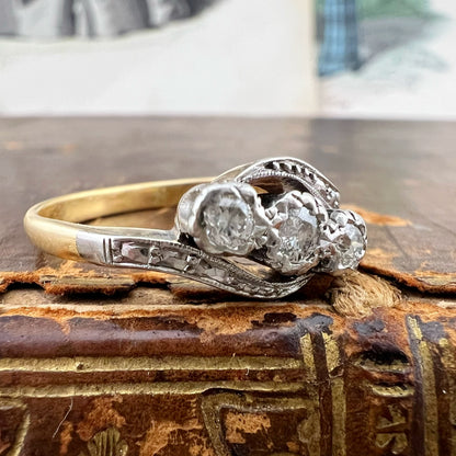 Anello trilogy in oro 18k e platino e diamanti antichi – Europa 1930-1940