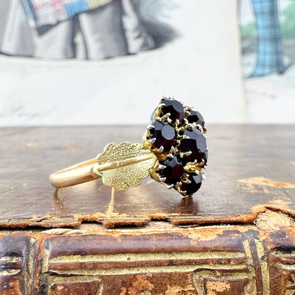 Anello vintage italiano a margherita in oro 18k con granati – circa 1965-1975