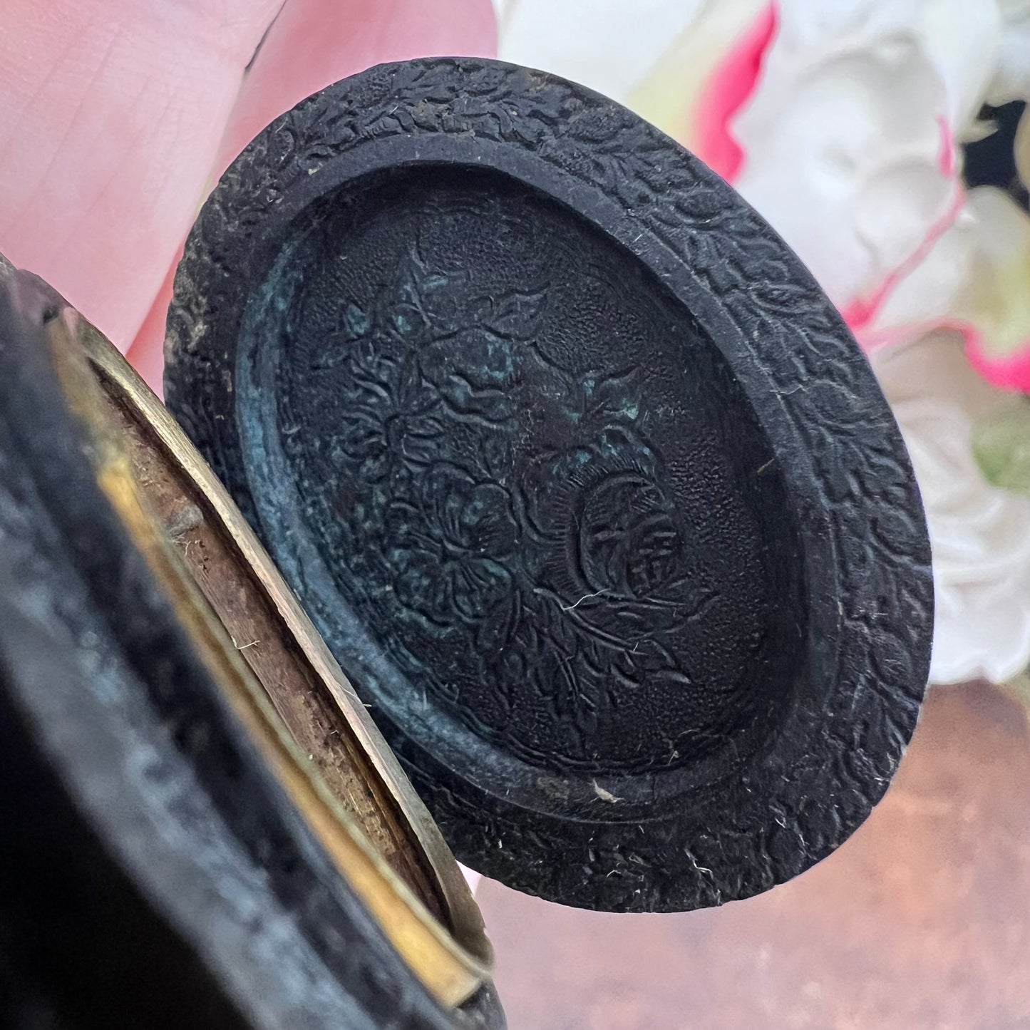 Mourning locket in vulcanite di epoca vittoriana