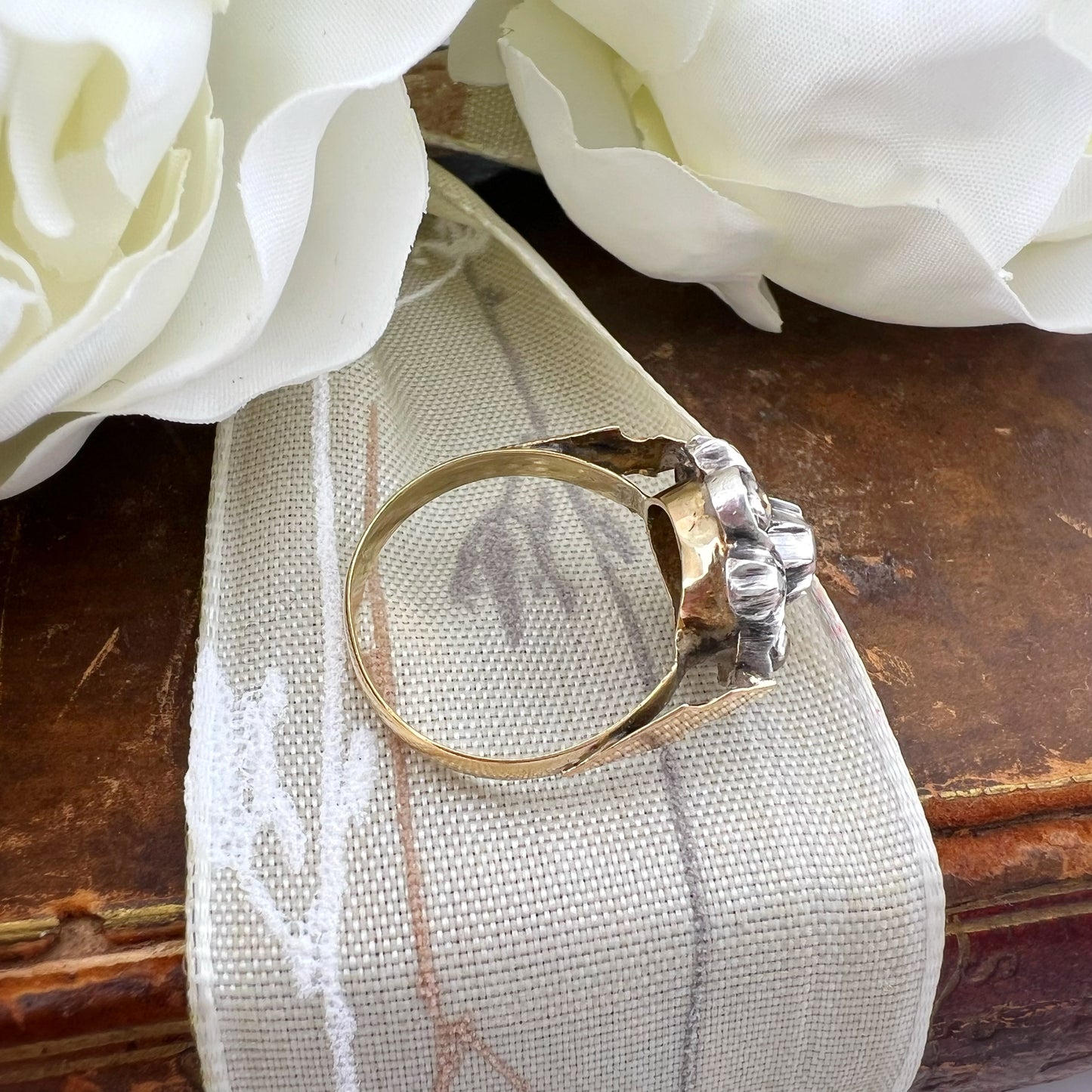 Anello floreale in oro e argento con diamanti a rosetta – Epoca Georgiana
