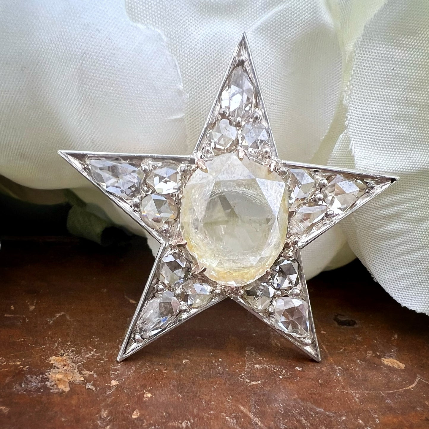 Spilla a stella con diamante a rosa anversese da 3 ct totale diamanti 5 ct - XIX secolo