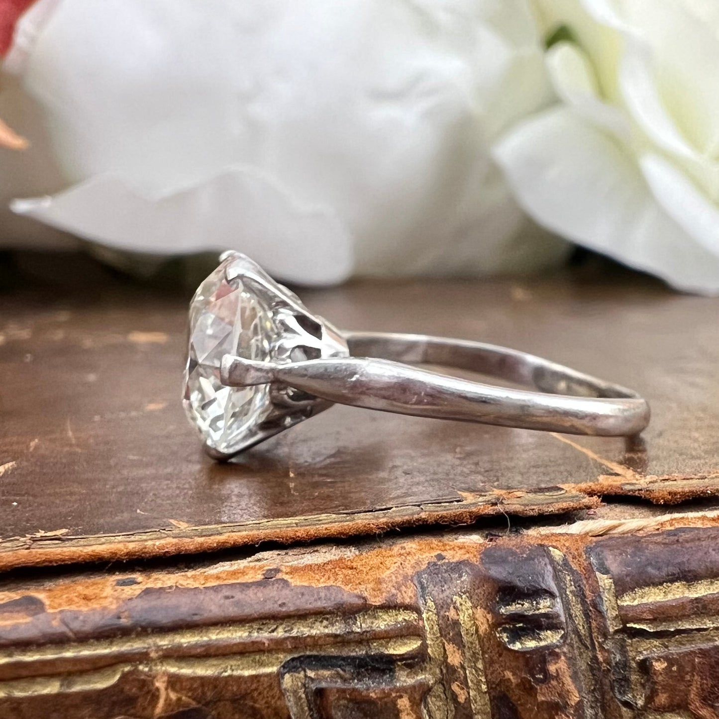 Anello solitario in oro 18k con diamante da 3.90 ct.