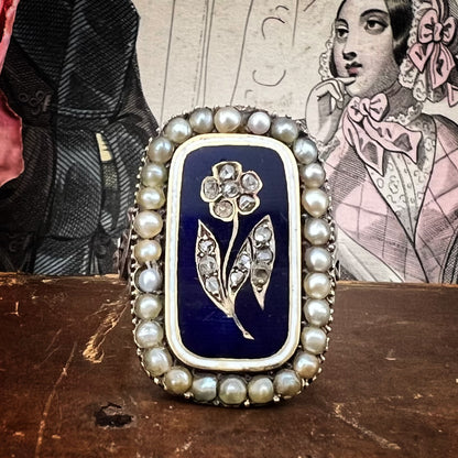 Anello sentimentale “Forget Me Not” con diamanti e perle naturali, Inghilterra 1830-1870