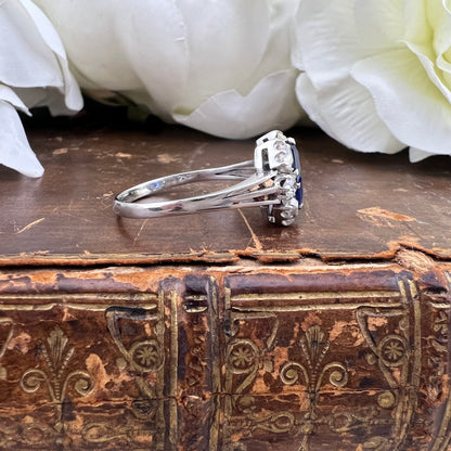 Anello con zaffiro romboidale Burma e diamanti Old Mine cut