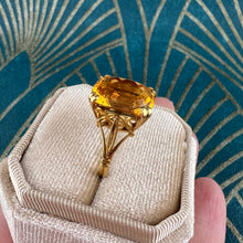Carica l&#39;immagine nel visualizzatore di Gallery, Anello in oro 18 carati e citrino arancio
