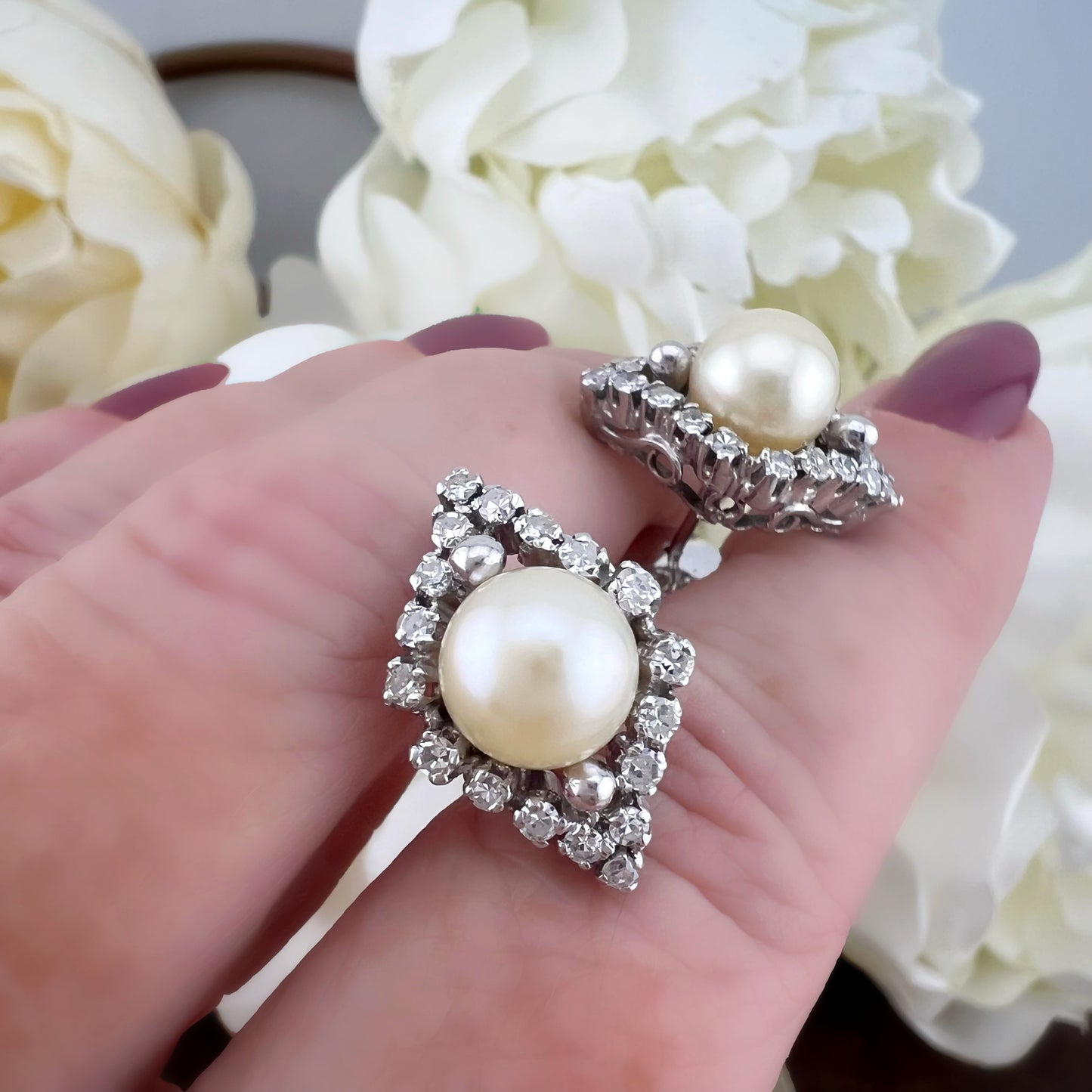 Orecchini in oro bianco 18 ct con perle e diamanti