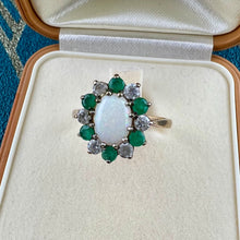 Carica l&#39;immagine nel visualizzatore di Gallery, Anello a margherita con opale, smeraldi e cristalli
