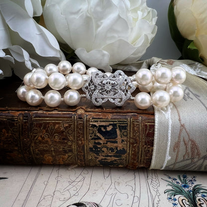 Bracciale vintage in perle Akoya con chiusura importante in oro bianco e diamanti – Anni ’60