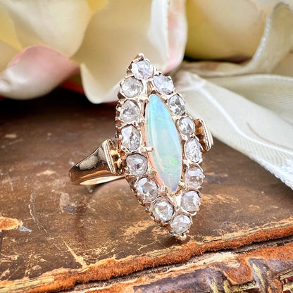 Anello Figaro oro 18k con Opale Australiano e Diamanti – Primi ‘900
