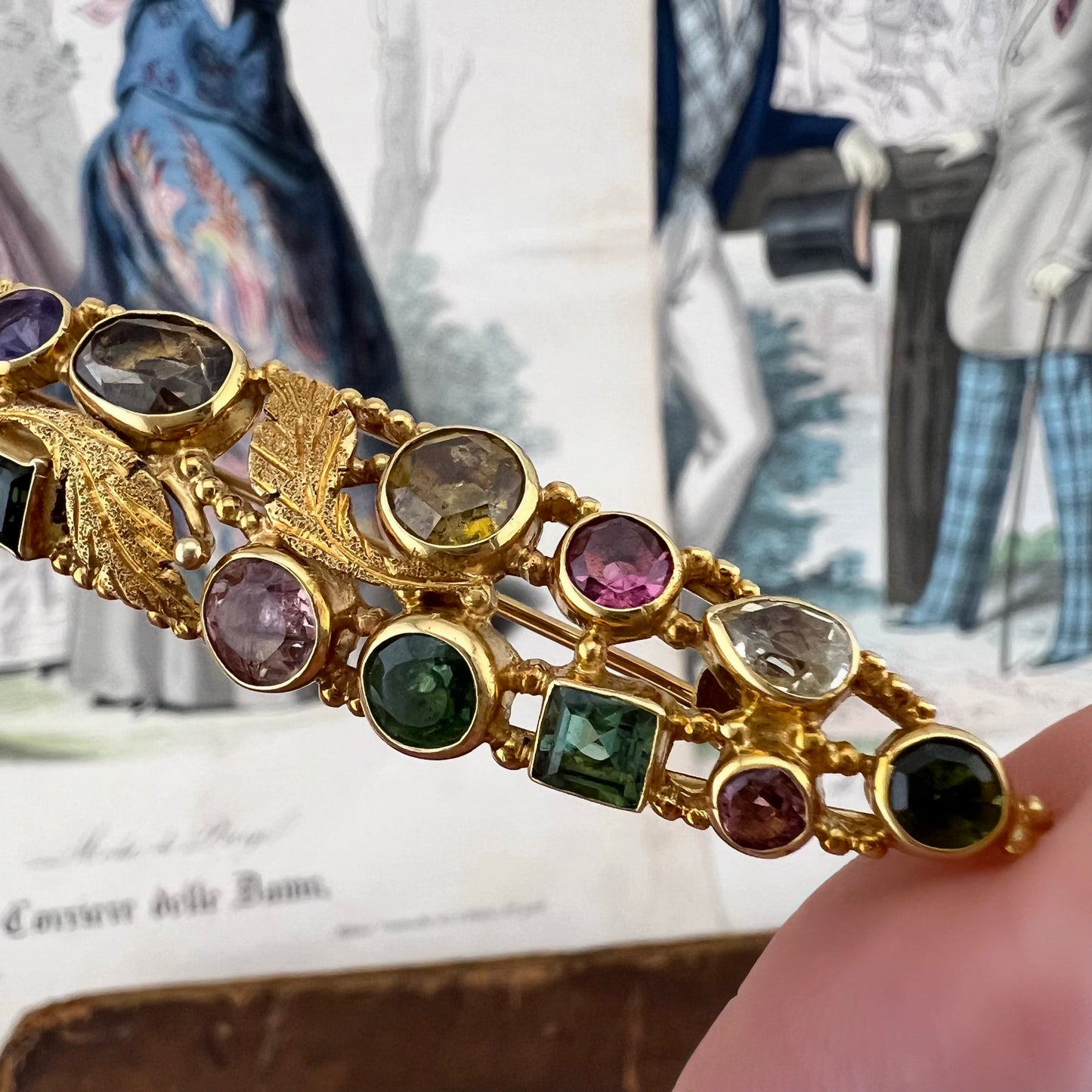 Spilla vintage fiorentina in oro 18 carati con gemme policrome