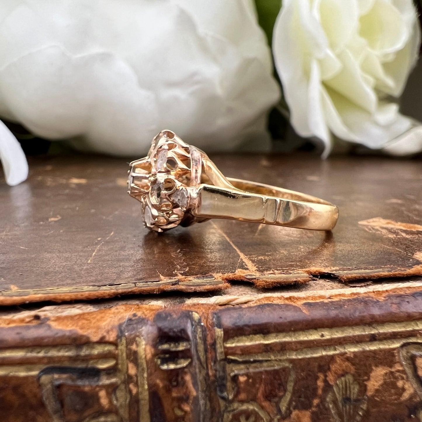 Anello veneziano a fiore in oro 18 ct e diamanti a rosetta