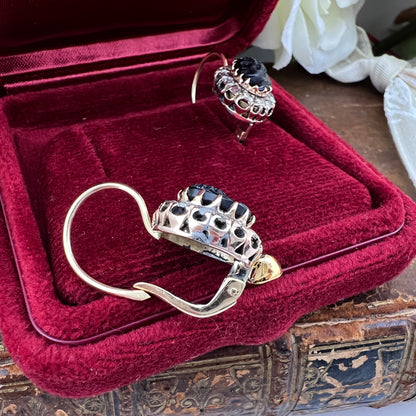 Parure ottocentesca veneziana con Moretti in materiale lapideo e diamanti a rosetta. Oro 18 ct