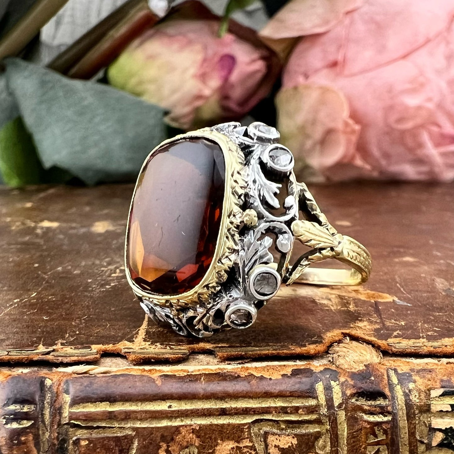 Importante anello in oro 18 carati e argento con citrino Madeira