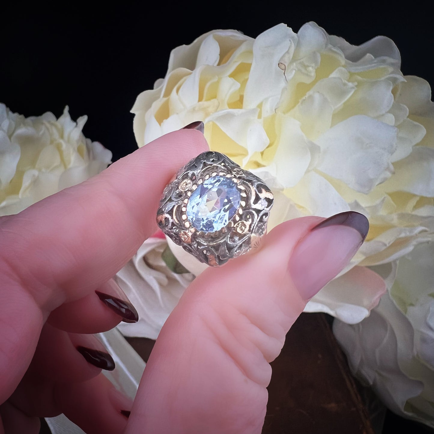 Anello in oro 18 ct e argento con topazio azzurro 1890-1910