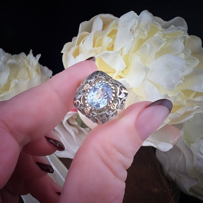 Anello in oro 18 ct e argento con topazio azzurro 1890-1910