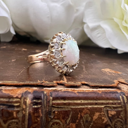 Anello inglese antico edoardiano 1900-1915 in oro giallo 18k, opale cabochon e diamanti
