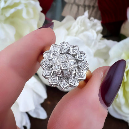 Anello Vintage Fiore in Oro 18K con Diamanti. Italia anni 80