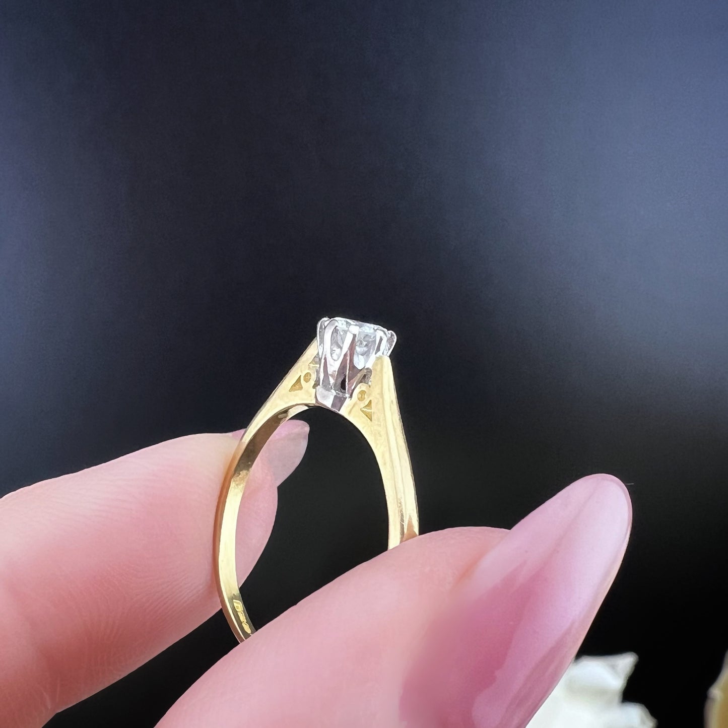 Anello Solitario Vintage in Oro Giallo 18 Carati con Diamante Naturale