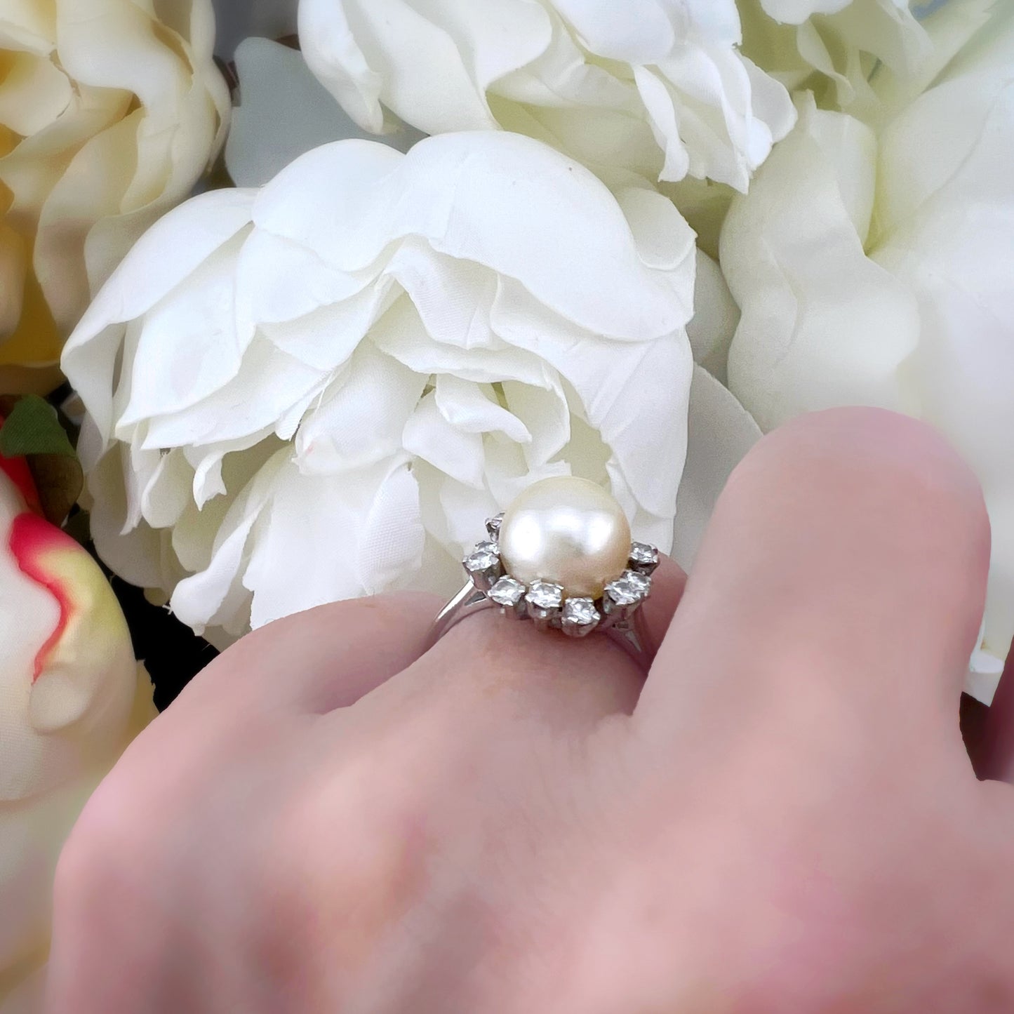 Anello Vintage Asprey in Oro Bianco 18 ct con Perla e Diamanti