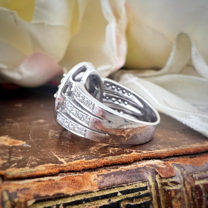 Anello vintage a margherita in oro bianco 18 kt e diamanti