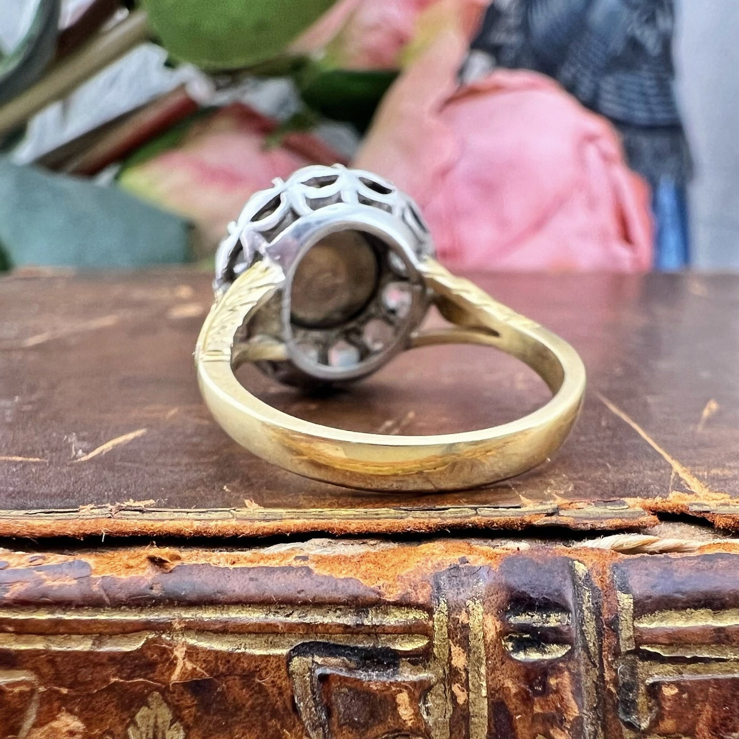 Anello antico in oro 18K con perla Mabè e diamanti a taglio rosa