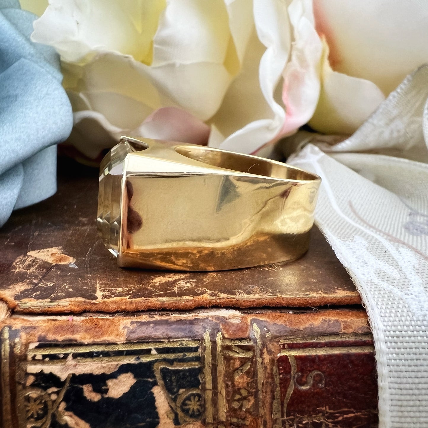 Anello Cocktail anni ’70 in oro 14k con grande citrino taglio smeraldo