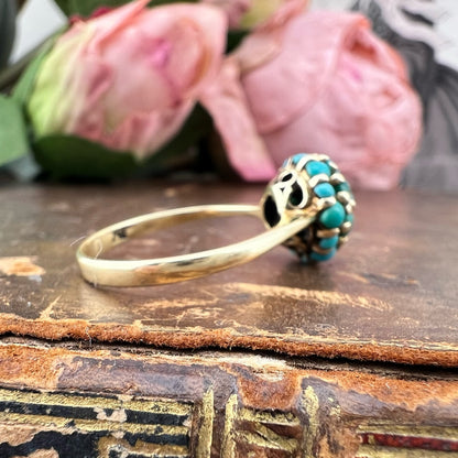 Anello a cupola di turchesi in oro 18 kt – Valenza, anni ’40