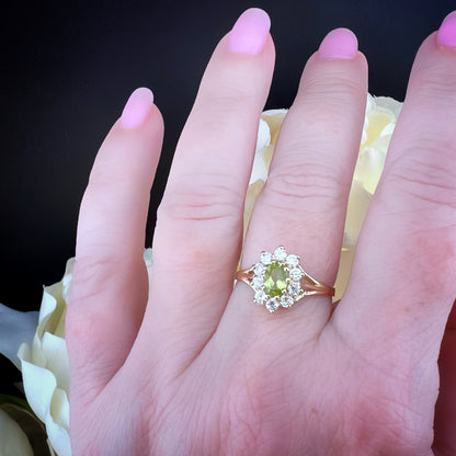 Anello Vintage in Oro 9k con Peridoto e Zirconi – Stile Inglese