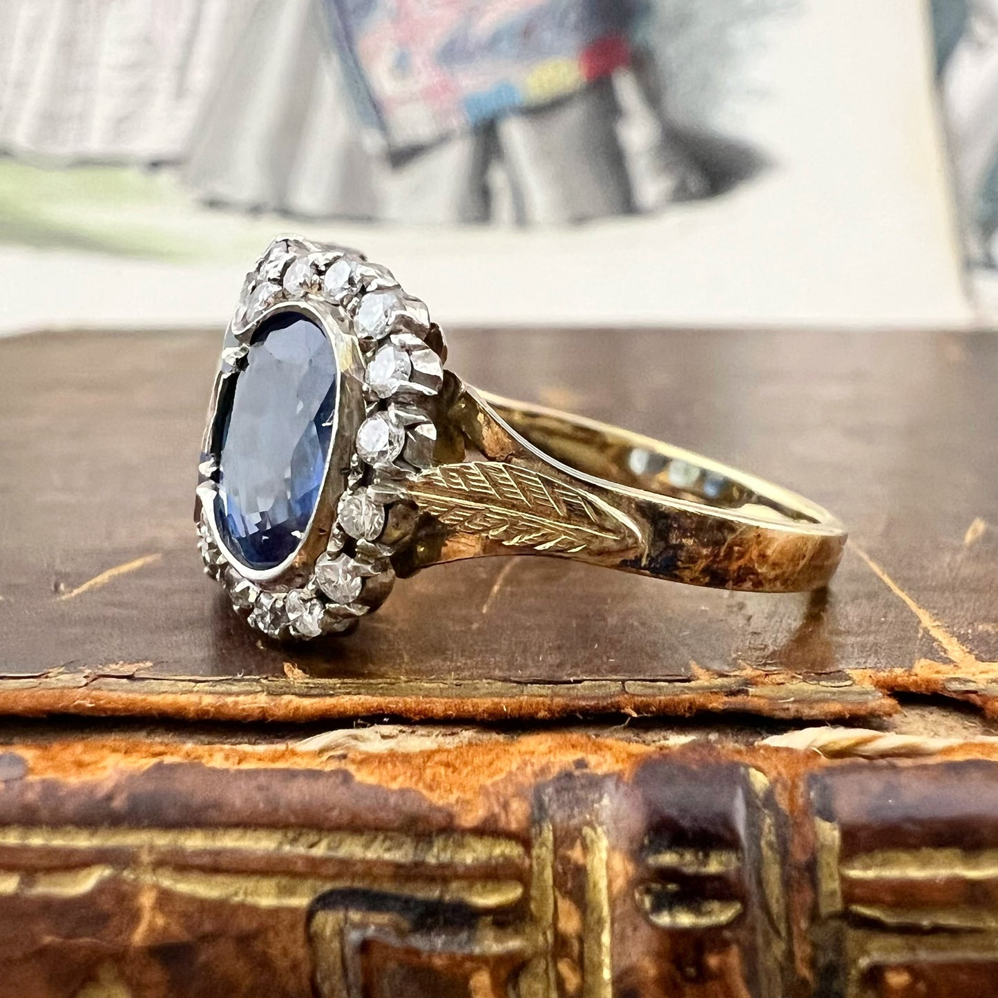 Grande anello trilogy con tre zaffiri naturali per 5 ct e diamanti – Italia, circa 1970 oro 18k