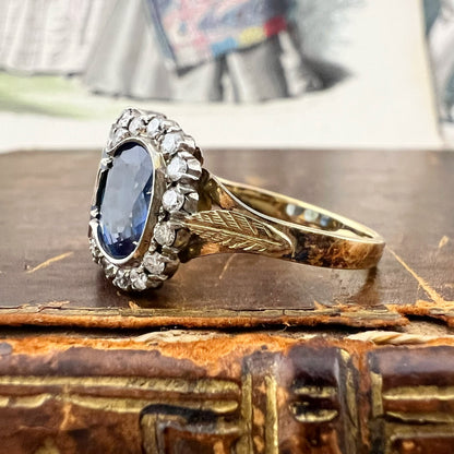 Grande anello trilogy con tre zaffiri naturali per 5 ct e diamanti – Italia, circa 1970 oro 18k