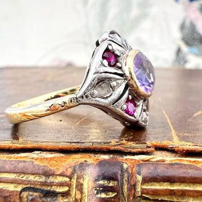 Anello rétro con ametista, diamanti e rubini – Italia, metà Novecento