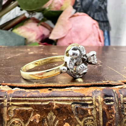Anello in oro giallo e oro bianco 18 kt con diamanti, Italia, circa 1930
