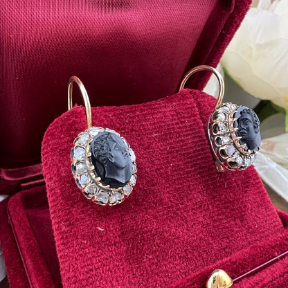 Parure ottocentesca veneziana con Moretti in materiale lapideo e diamanti a rosetta. Oro 18 ct