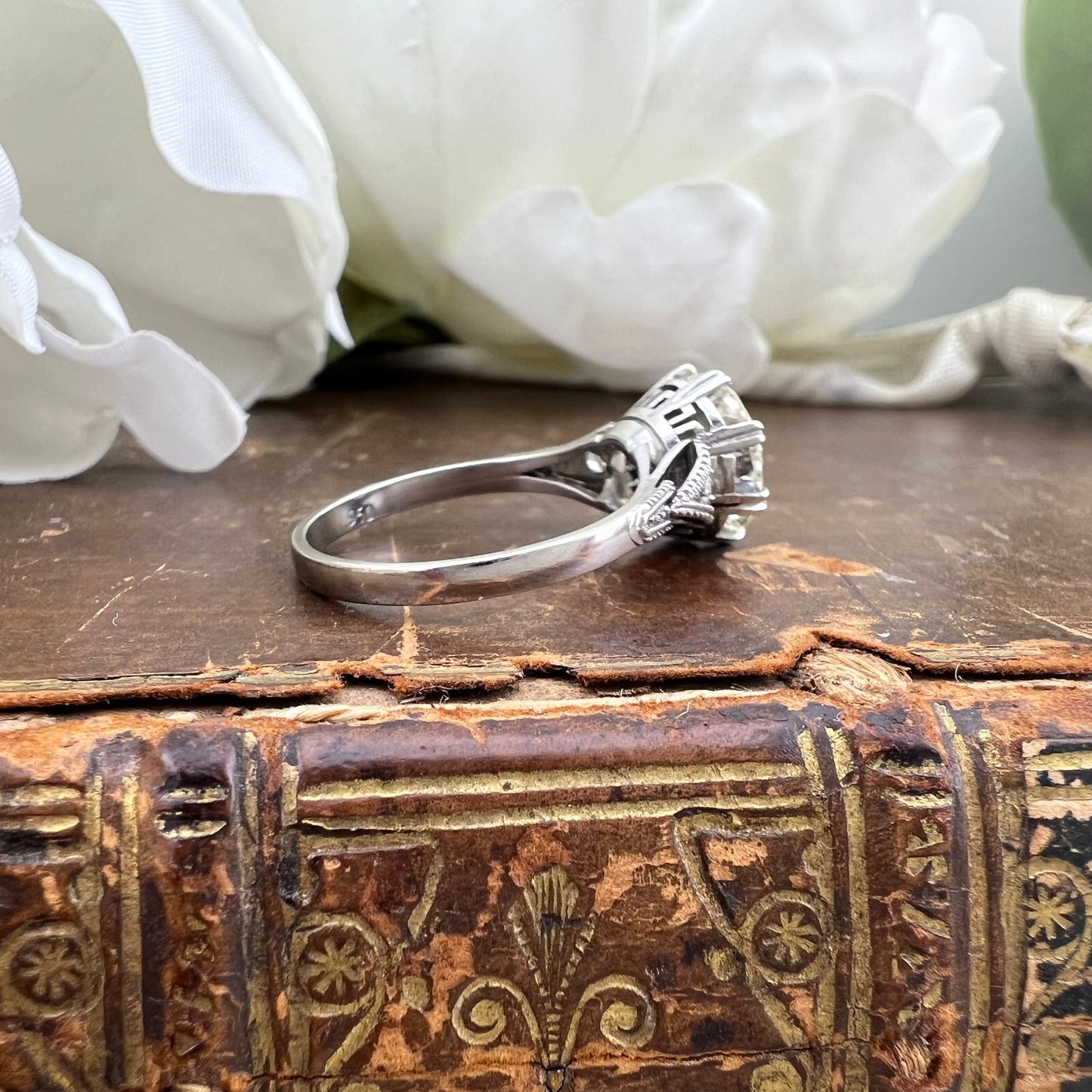 Anello solitario primi ‘900 in platino con diamante 2.70 ct certificato IGI/HRD – Gioiello antico originale