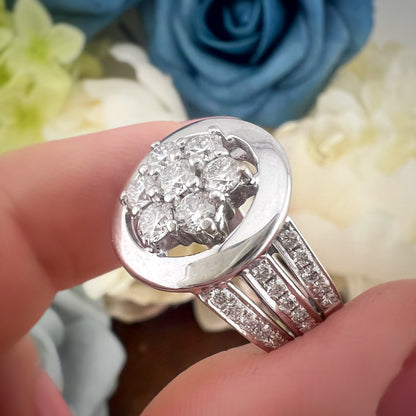 Anello vintage a margherita in oro bianco 18 kt e diamanti