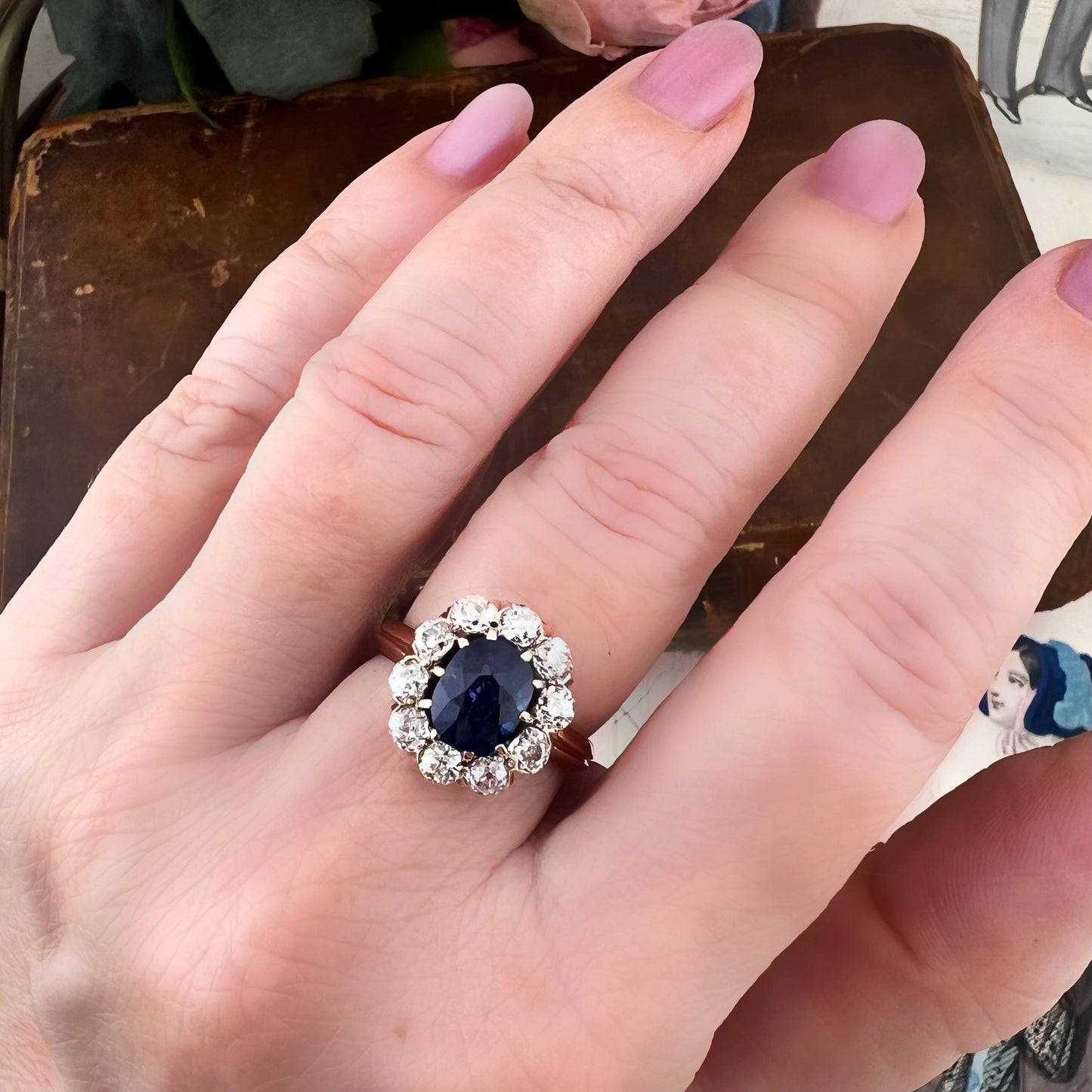 Anello Margherita Belle Époque con Zaffiro Naturale e Diamanti Old Mine | Fine XIX - Inizio XX secolo