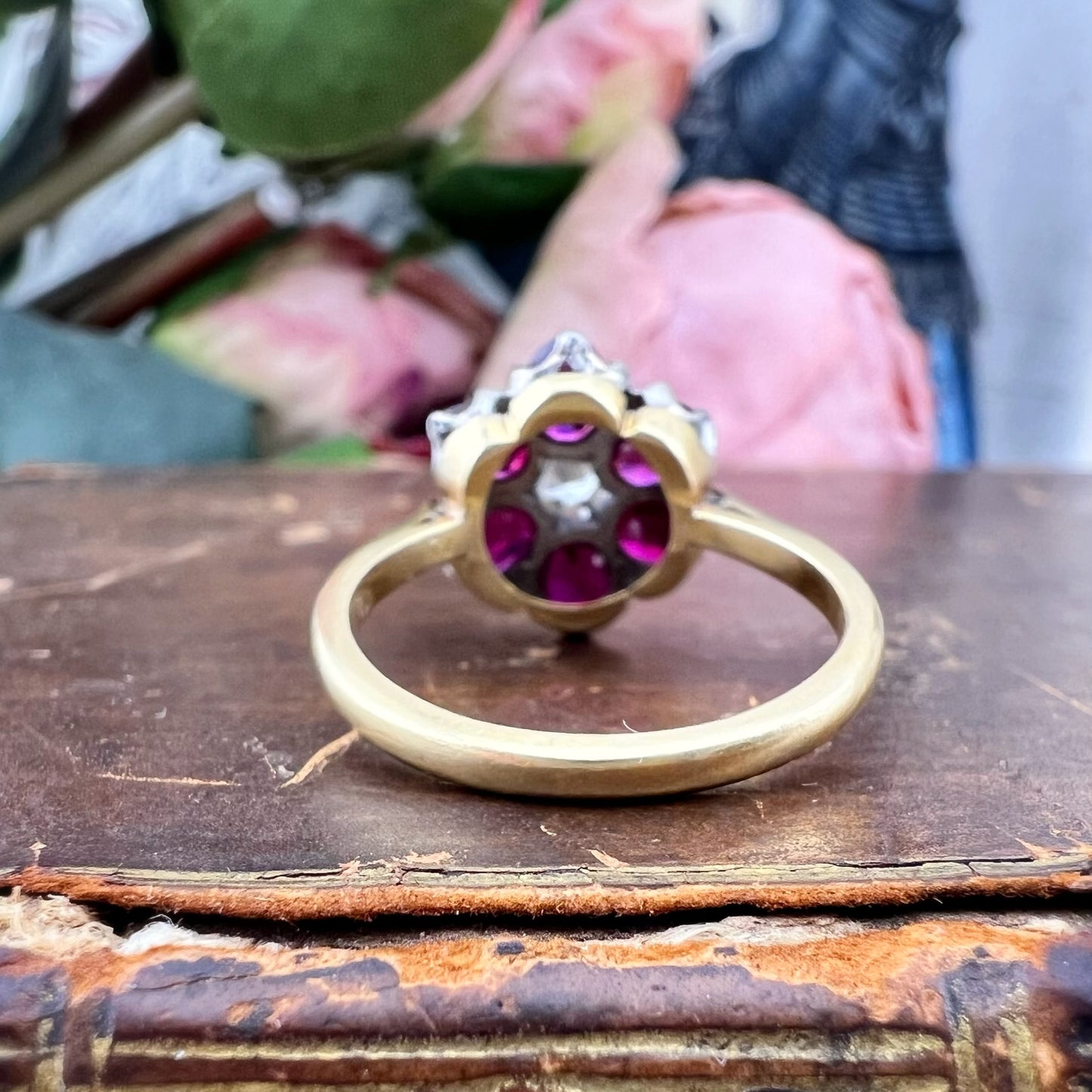 Anello Margherita in oro 18 kt, platino, diamante taglio Vecchia Europa e rubini naturali – Londra 1964