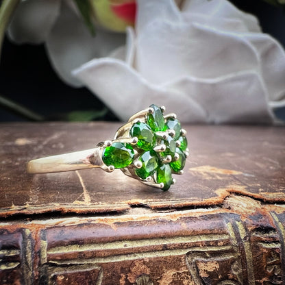 Anello vintage a margherita in oro giallo e cromodiopside