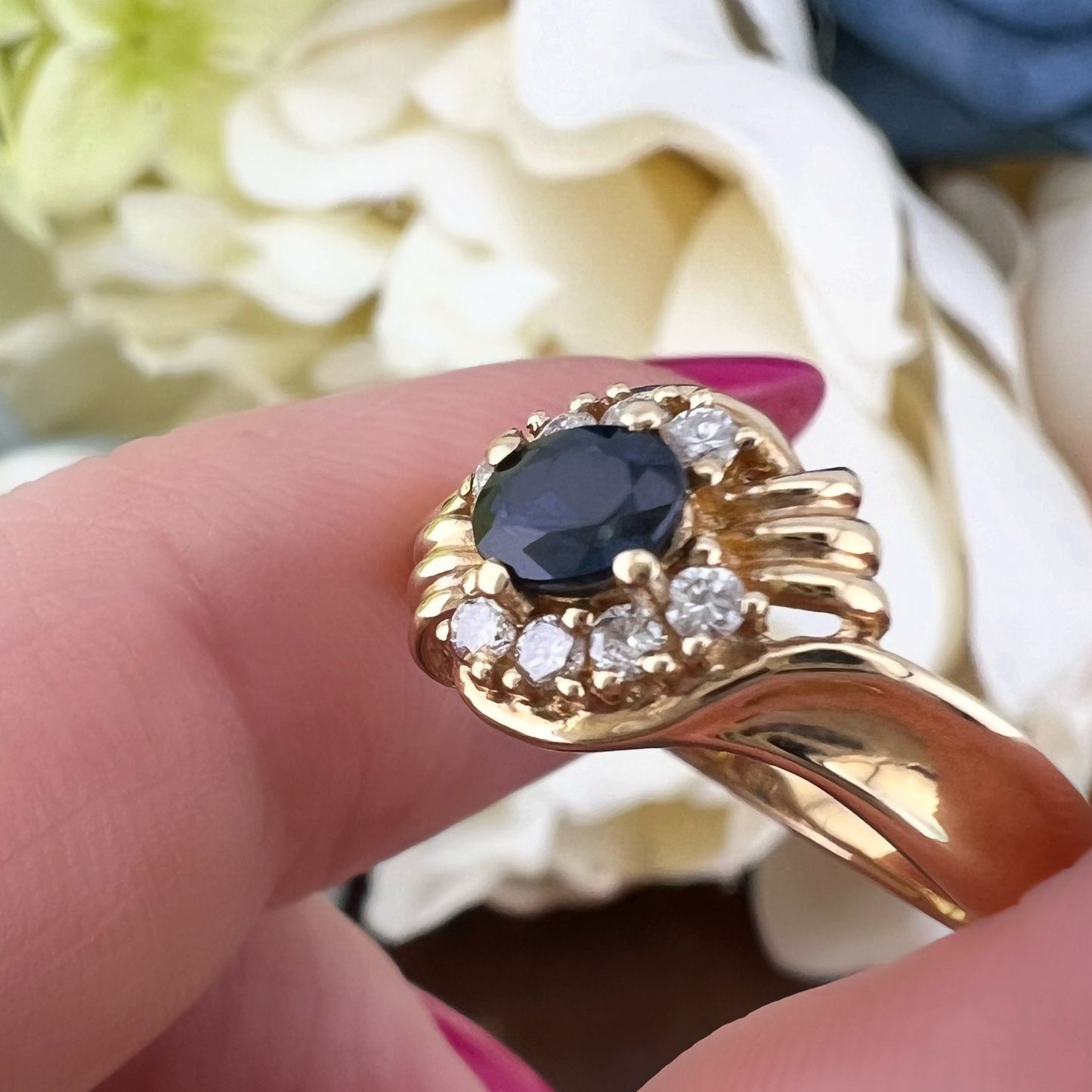 Anello con zaffiro e diamanti in oro giallo 14 ct