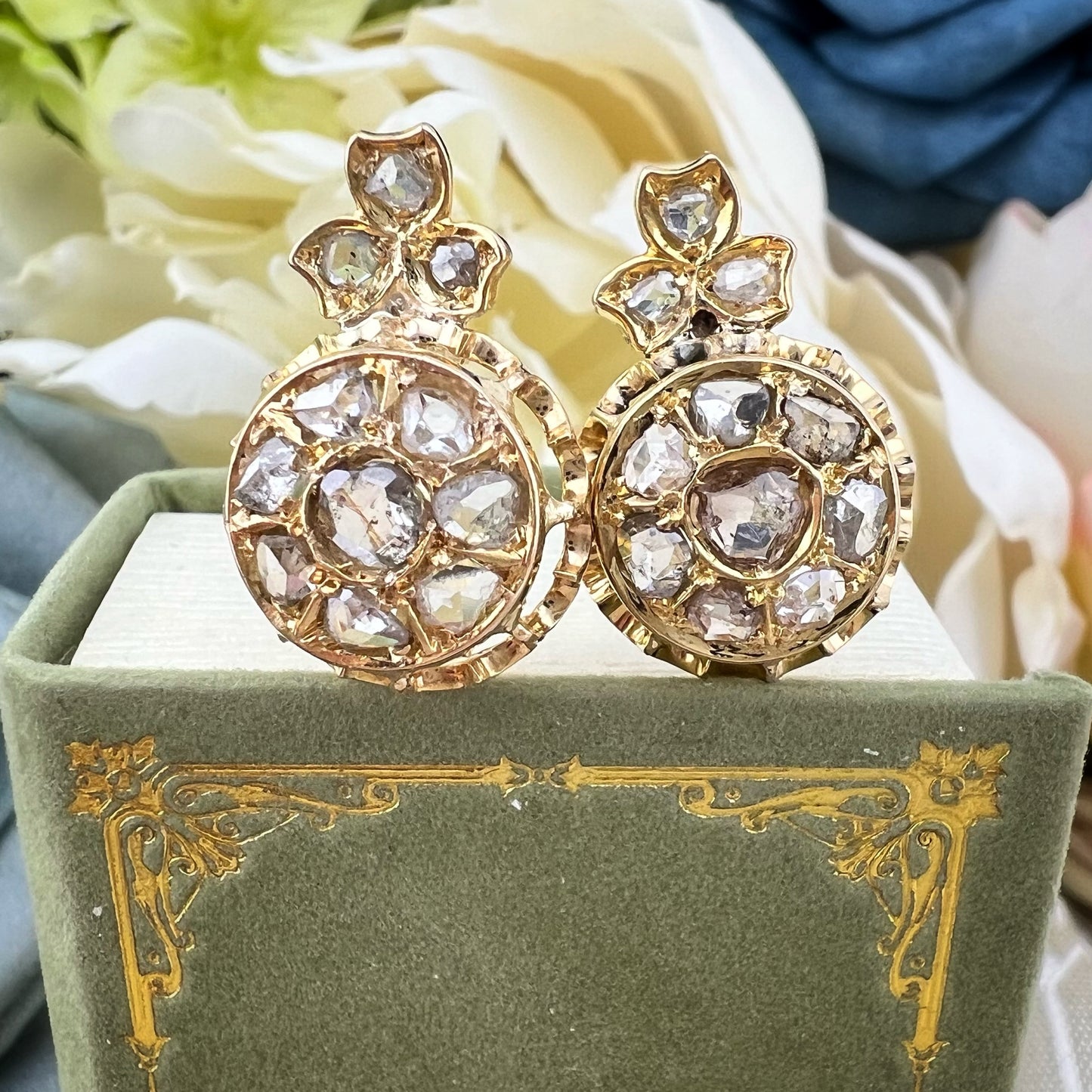 Orecchini antichi a margherita e trifogli i oro giallo 18k e diamanti taglio rosetta