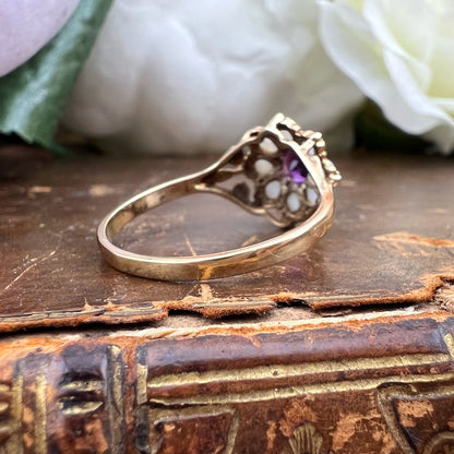 Anello a margherita con ametista e opali