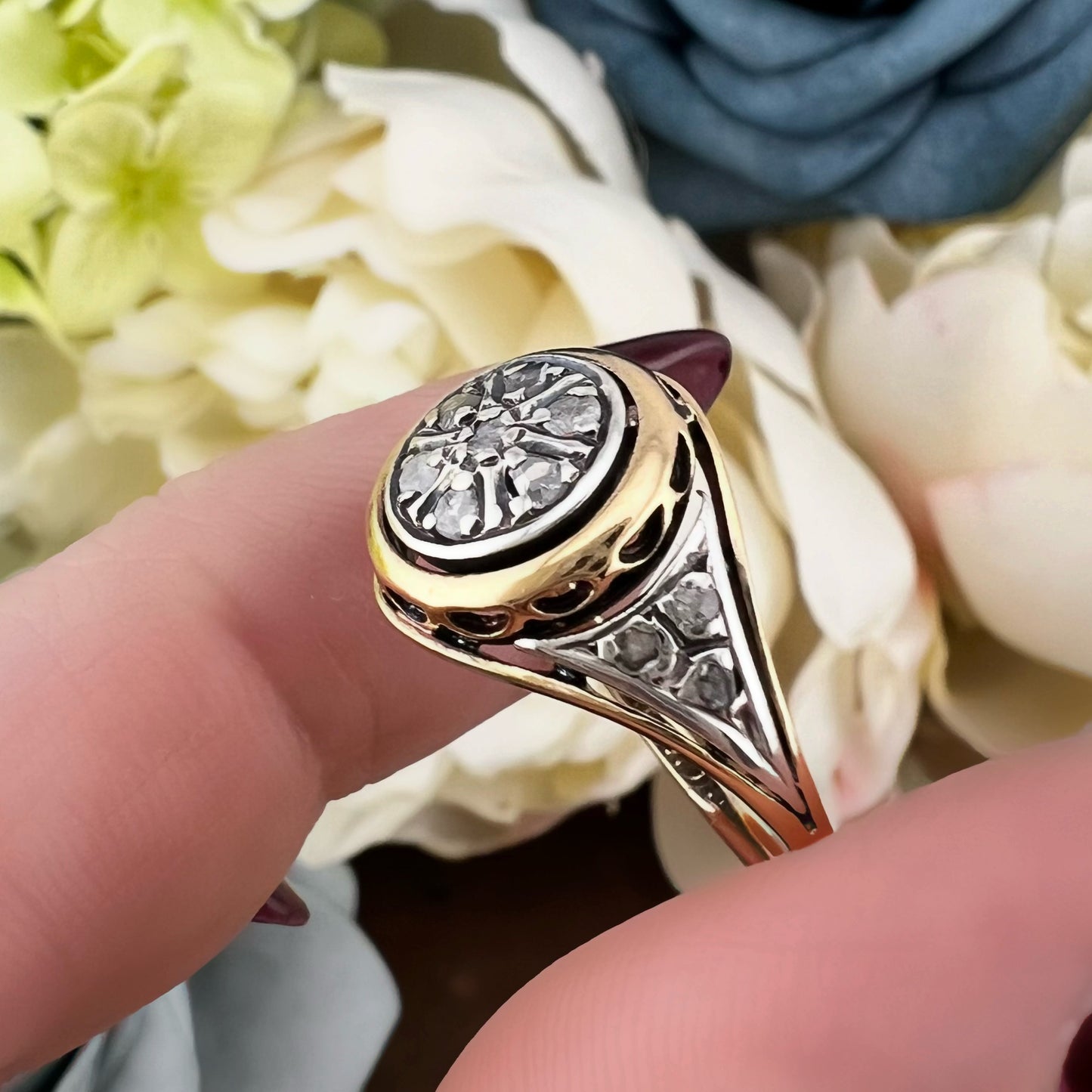 Anello toppa/Margherita in oro 18k e diamanti a rosetta. Primi ‘900