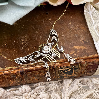 Collana Art Nouveau a négligé in oro 18k diamanti e argento con catena manin a 22k